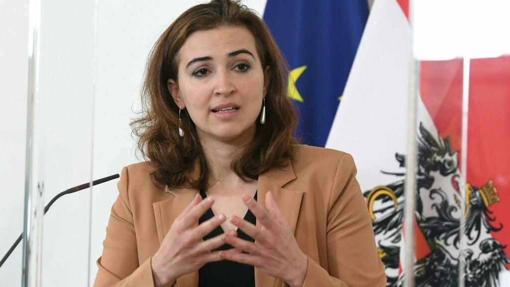 وزيرة العدل النمساوية ألما زاديك تطلق مشروع للحد من العنف ضد المرأة
