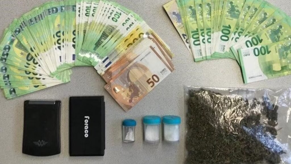 ضبط كميات كبيرة من المخدرات ومبالغ نقدية في فيينا وغراتس بعد تحقيقات استمرت لعدة أشهر