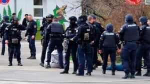 إلقاء القبض على مراهقين صربيين إثر إطلاقهما النار ومحاولة طعن 3 رجال في حديقة بفيينا
