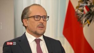 وزير الخارجية النمساوي ألكسندر شالنبرغ يصف نظام بوتين بـ "الإجرامي" ويقر بوجود سذاجة في التعامل معه.