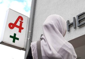 تعرض طالبة صيدلة محجبة للإهانة من قبل زوج صاحبة صيدلية في غراتس