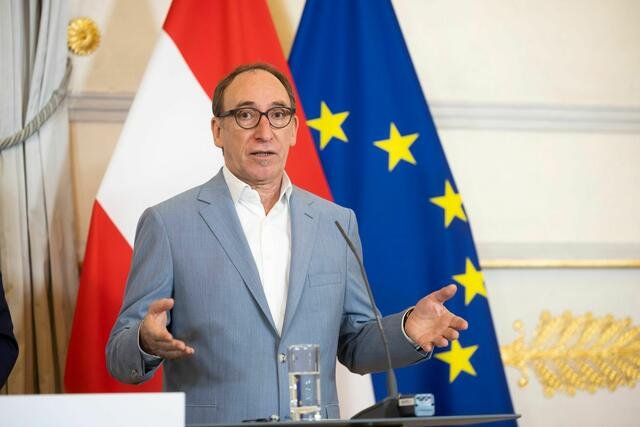 وزير الصحة يوهانس راوخ يعلن عن إنشاء "المركز المرجعي الوطني لأمراض ما بعد الفيروس" لتحسين الرعاية الطبية