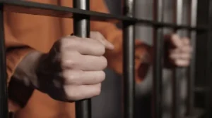 السجن ثلاث سنوات وتسعة أشهر لرجل تركي بتهمة تهريب 115 مهاجرًا إلى أوروبا