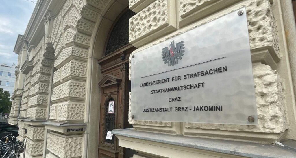 موظف سابق في حزب الحرية النمساوي (FPÖ) يمثل أمام المحكمة بتهمة الاحتيال على مكتب العمل