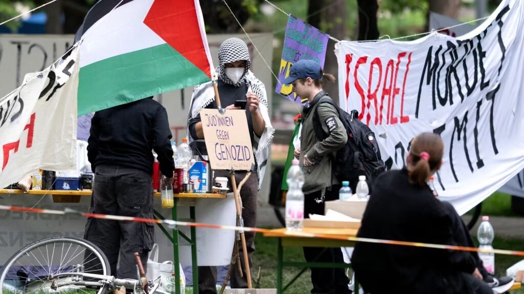 ثلاثة معتقلين في فض اعتصام مؤيد لفلسطين في حرم المستشفى الجامعي القديم في فيينا