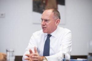 وزير الداخلية النمساوي جيرهارد كارنر يؤكد نجاح سياسة اللجوء الصارمة في ردع المهربين