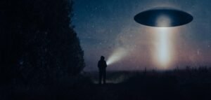دراسة تشير إلى وجود كائنات فضائية تعيش بيننا متنكرة في هيئة بشر وأربع نظريات حول ماهيتها وأصلها