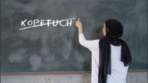 حكم قضائي يدين الجمعية الإسلامية في النمسا (IGGÖ) بالتمييز ضد معلمة مسلمة لخلعها الحجاب ويُلزمها بدفع تعويض بقيمة 15 ألف يورو