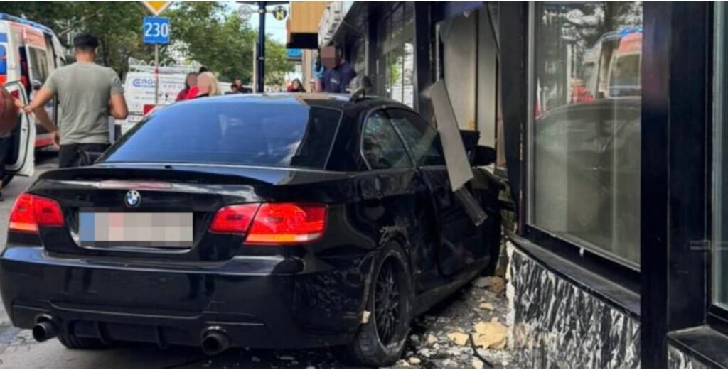 شاب يبلغ من العمر 19 عامًا يفقد السيطرة على سيارته BMW في فيينا، يصدم مارة ويصيبهم بجروح خطيرة