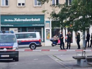 الشرطة النمساوية تعتقل شابًا سوريًا يبلغ من العمر 24 عامًا بعد هجوم بسكين في حي أوتاكيرينغ بفيينا