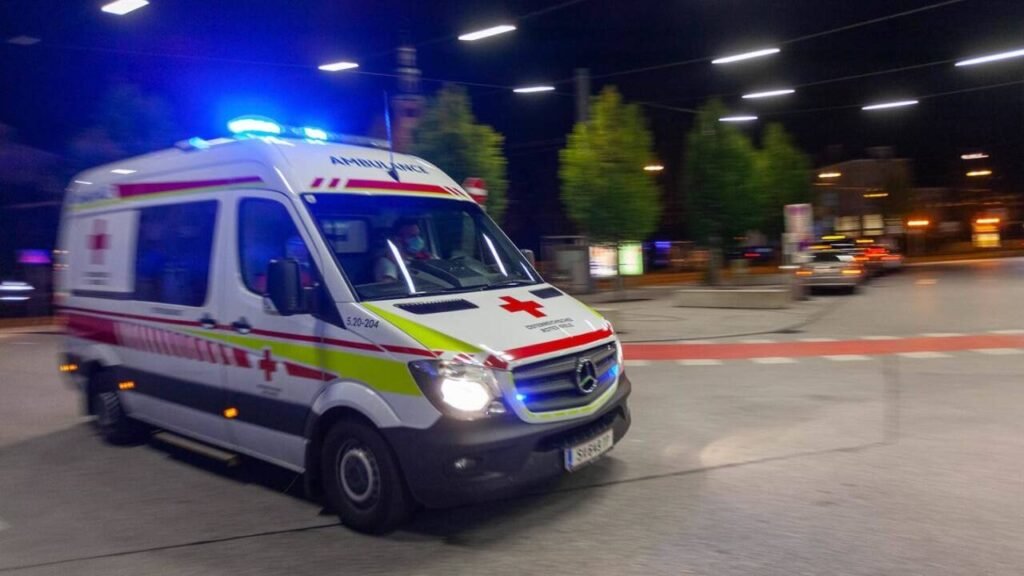إصابة عدة أشخاص بعد اقتحام سيارة لمطعم في ميتيرسيل بولاية سالزبورغ