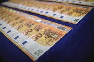 القبض على مغربيين بحوزتهما أوراق نقدية مزيفة